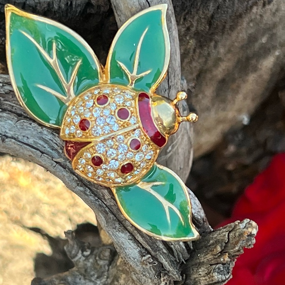 Vintage Enamel Ladybug on Leaf Brooch – Excellent Condition